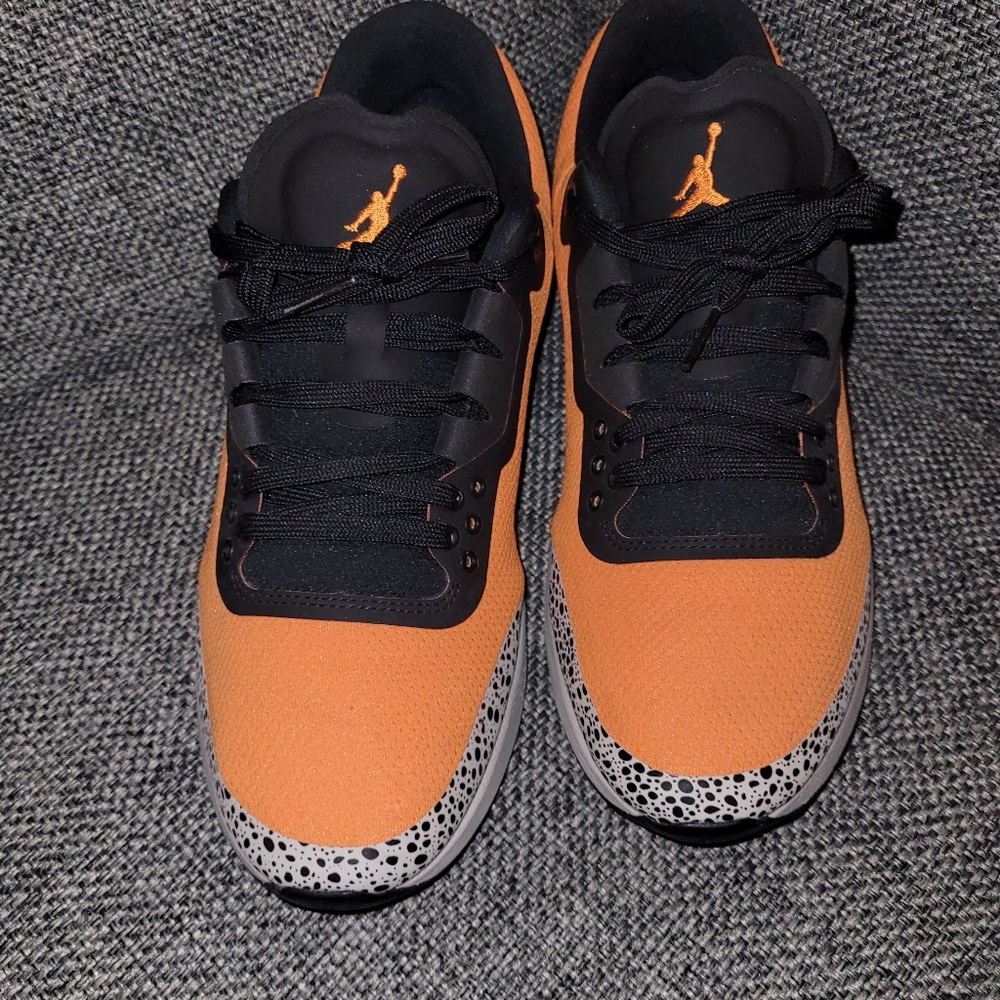 jordan zoom tenacity 88 Safari Running shoes. Orange/cement men Size 10 men